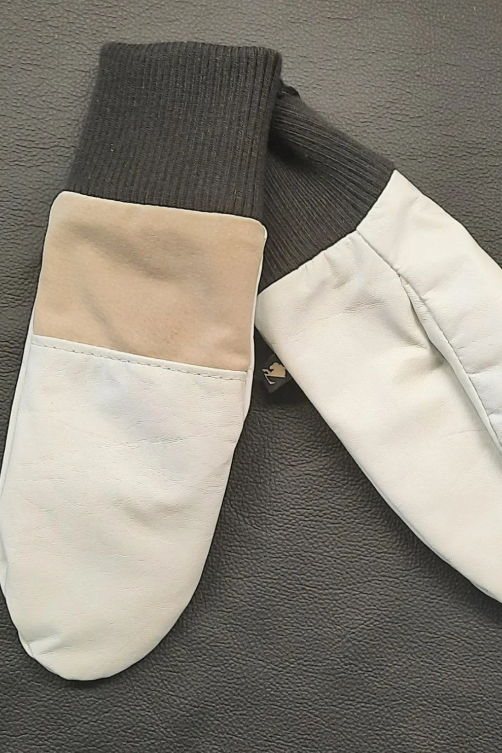KAZAK Lhasa Mittens